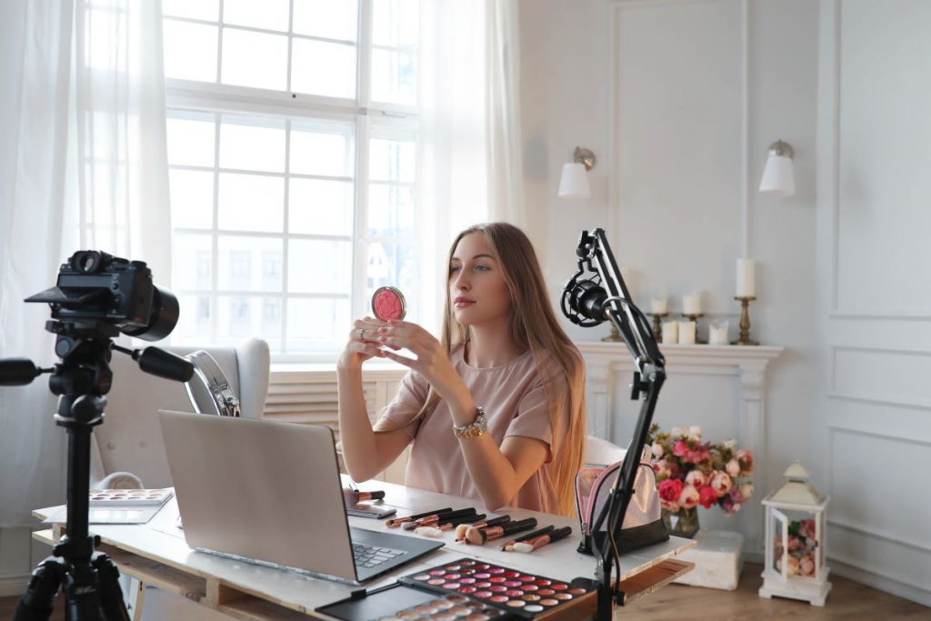 10 Best Business Opportunities That Can Turn Into Full-time Income Generator